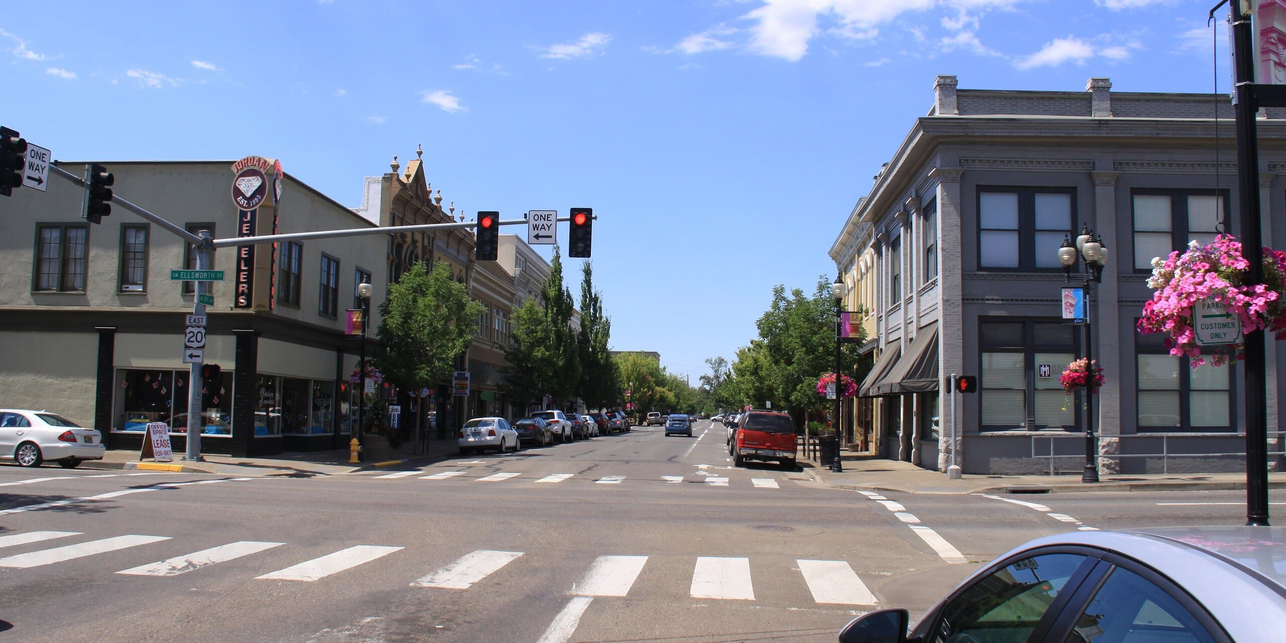 Albany, OR skyline, the corridor Whipshipper carriers serve daily