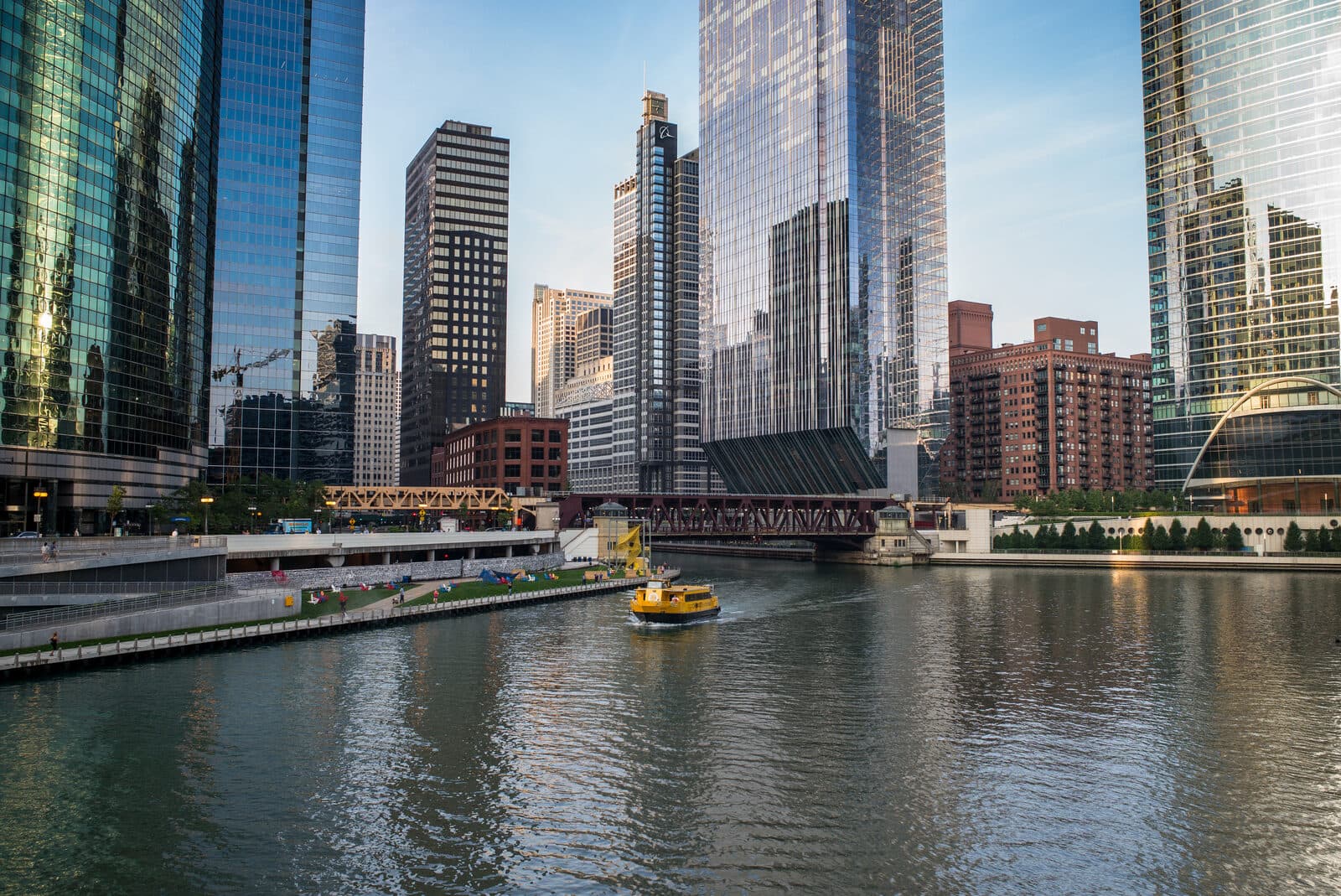 Chicago, IL — Chicago River Morning (44455011711)