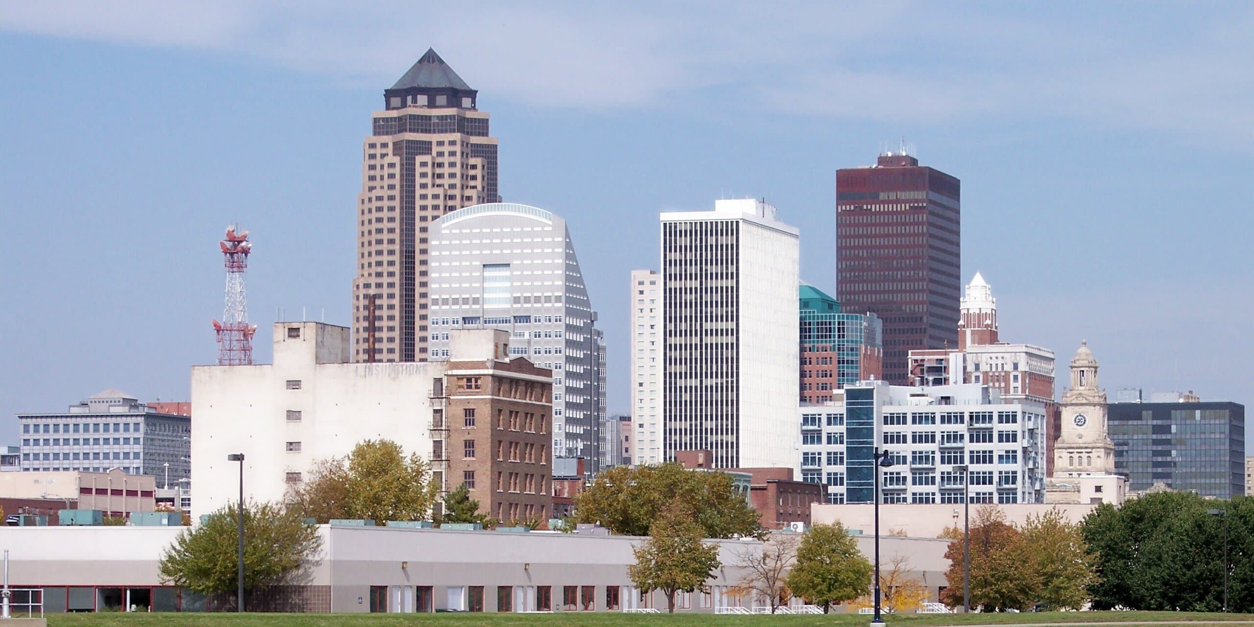Des Moines, IA skyline, the corridor Whipshipper carriers serve daily