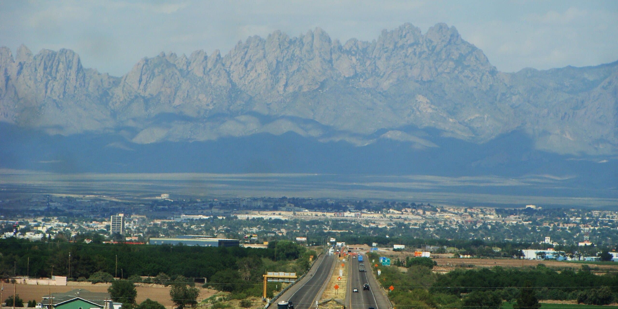Las Cruces, NM skyline, the corridor Whipshipper carriers serve daily
