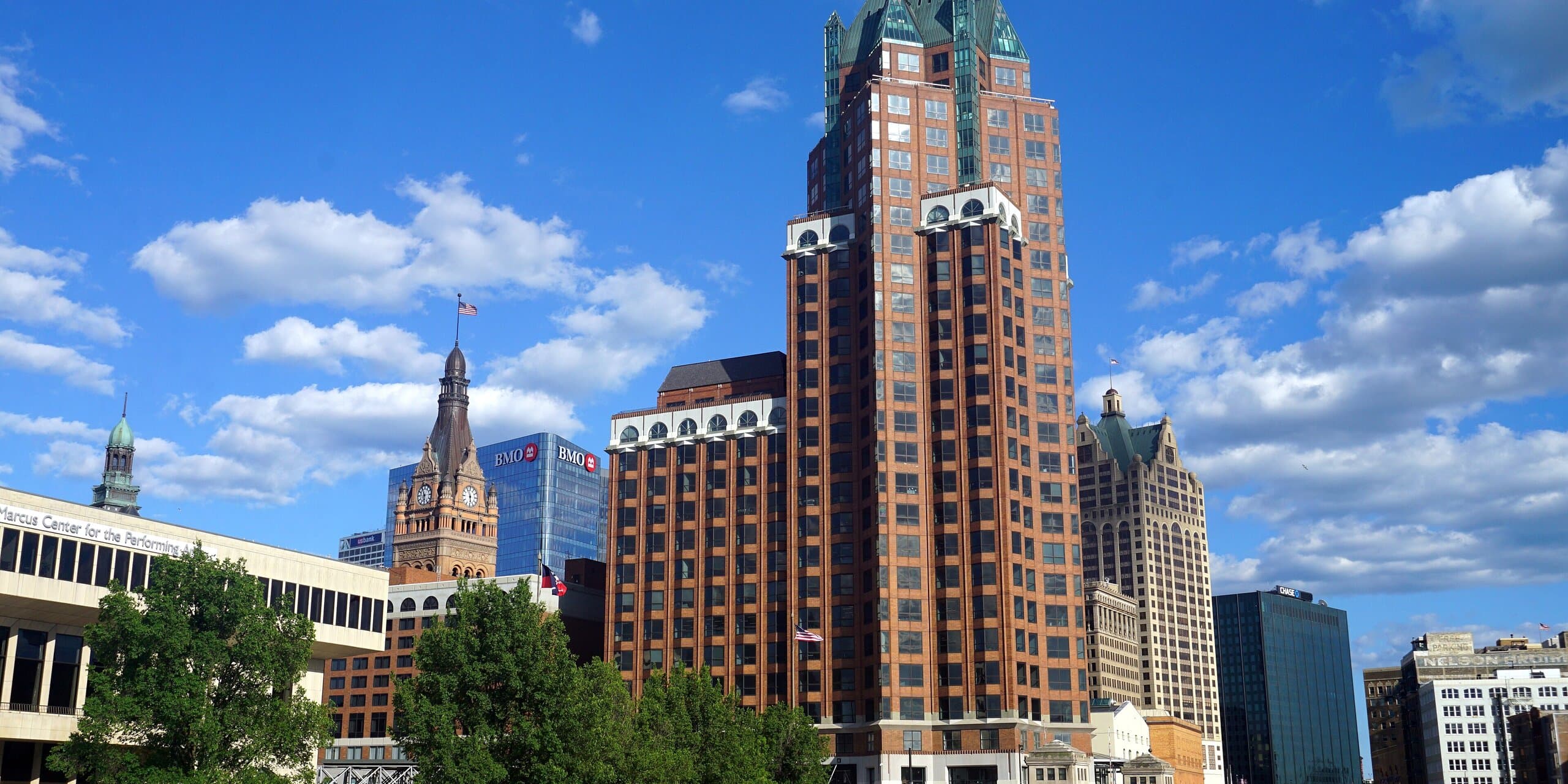 Milwaukee, WI skyline, the corridor Whipshipper carriers serve daily