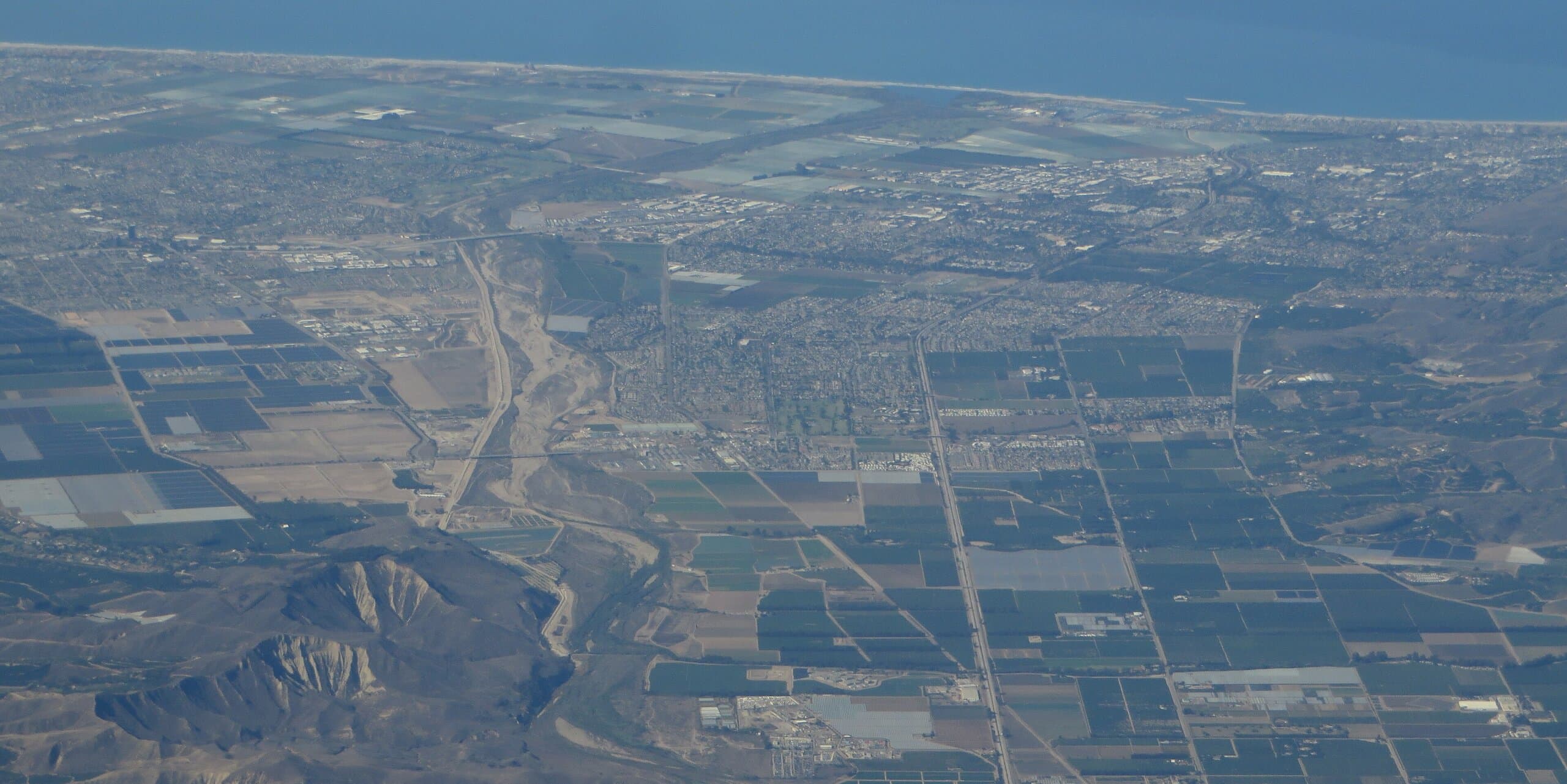 Oxnard, CA skyline, the corridor Whipshipper carriers serve daily