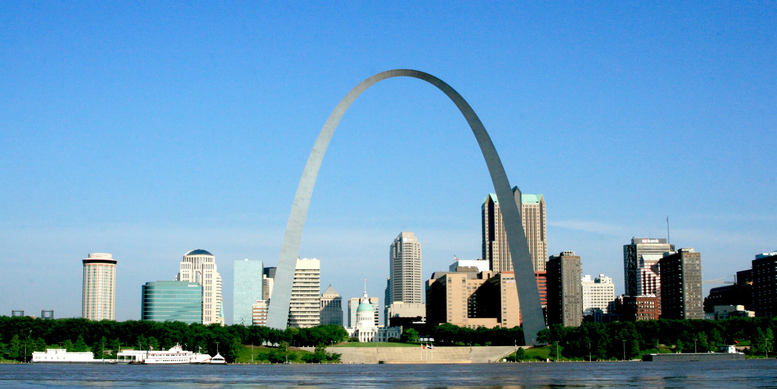 St. Louis, MO skyline, the corridor Whipshipper carriers serve daily